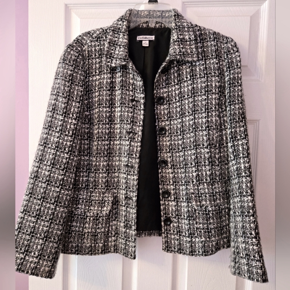 Woomen's classic jacket Croft&Barrow, size L, color Black and white.